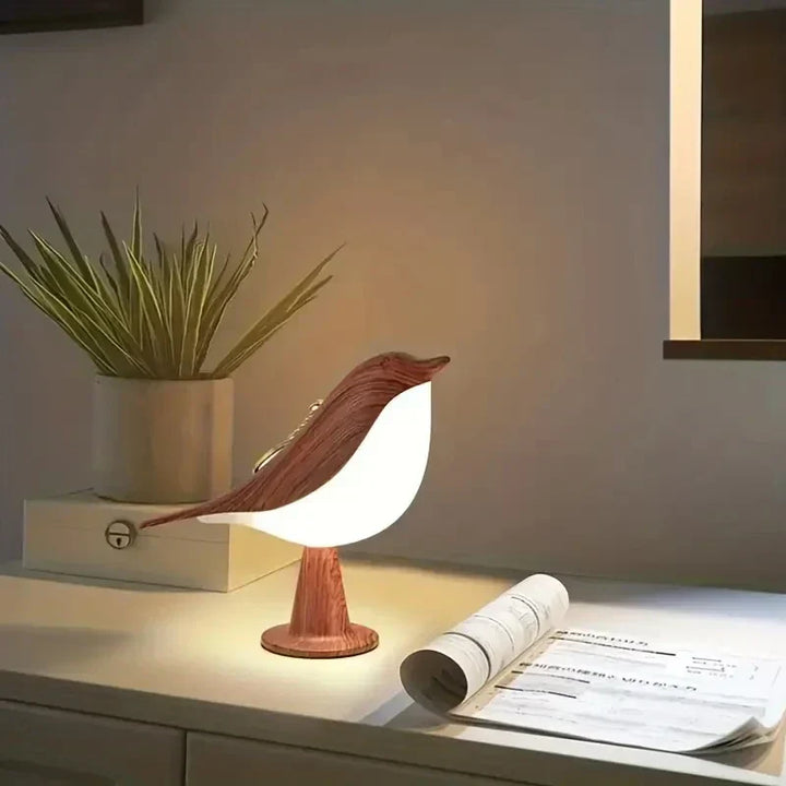 Træ Bordlampe med Fugledesign - Håndlavet og Bæredygtig