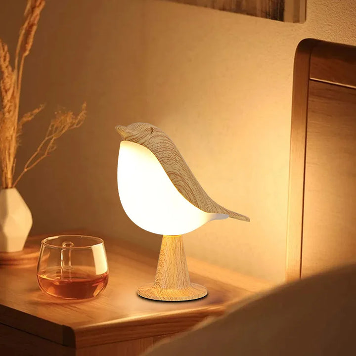 Træ Bordlampe med Fugledesign - Håndlavet og Bæredygtig