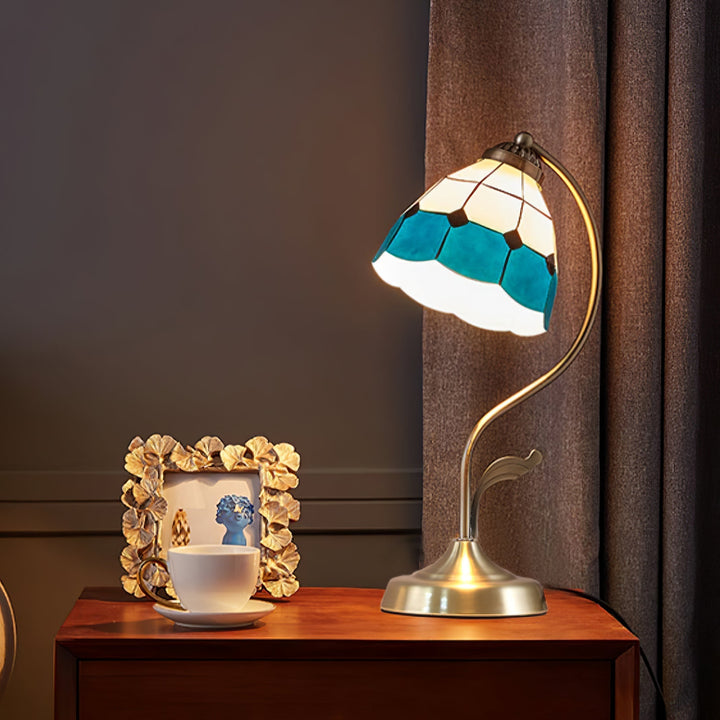 Elegant Blomster Bordlampe i Hvid og Blå med Guld Finish