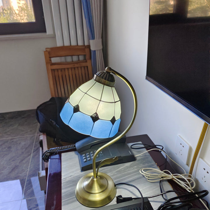 Elegant Blomster Bordlampe i Hvid og Blå med Guld Finish