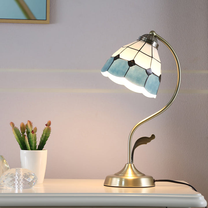 Elegant Blomster Bordlampe i Hvid og Blå med Guld Finish