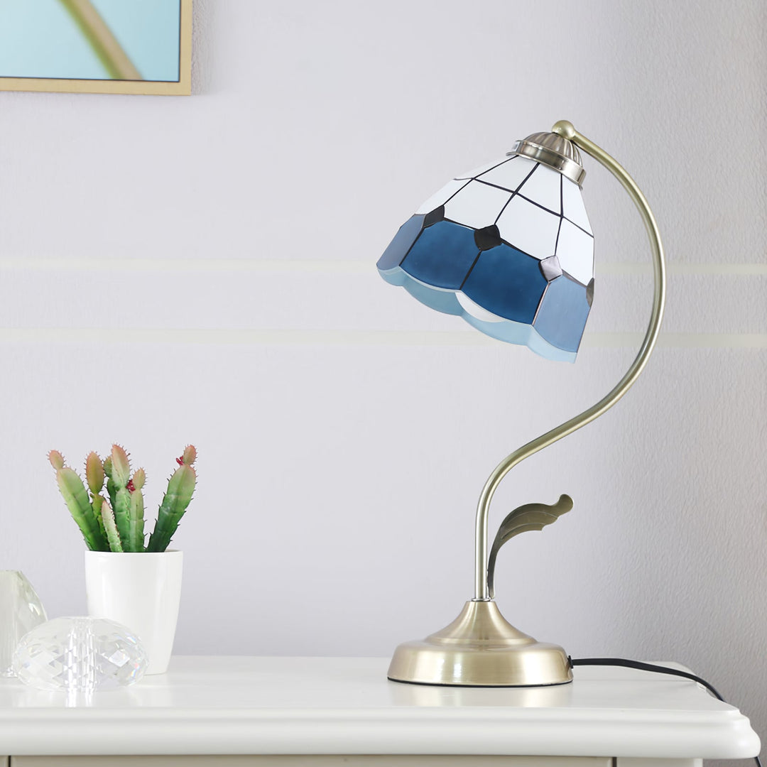 Elegant Blomster Bordlampe i Hvid og Blå med Guld Finish
