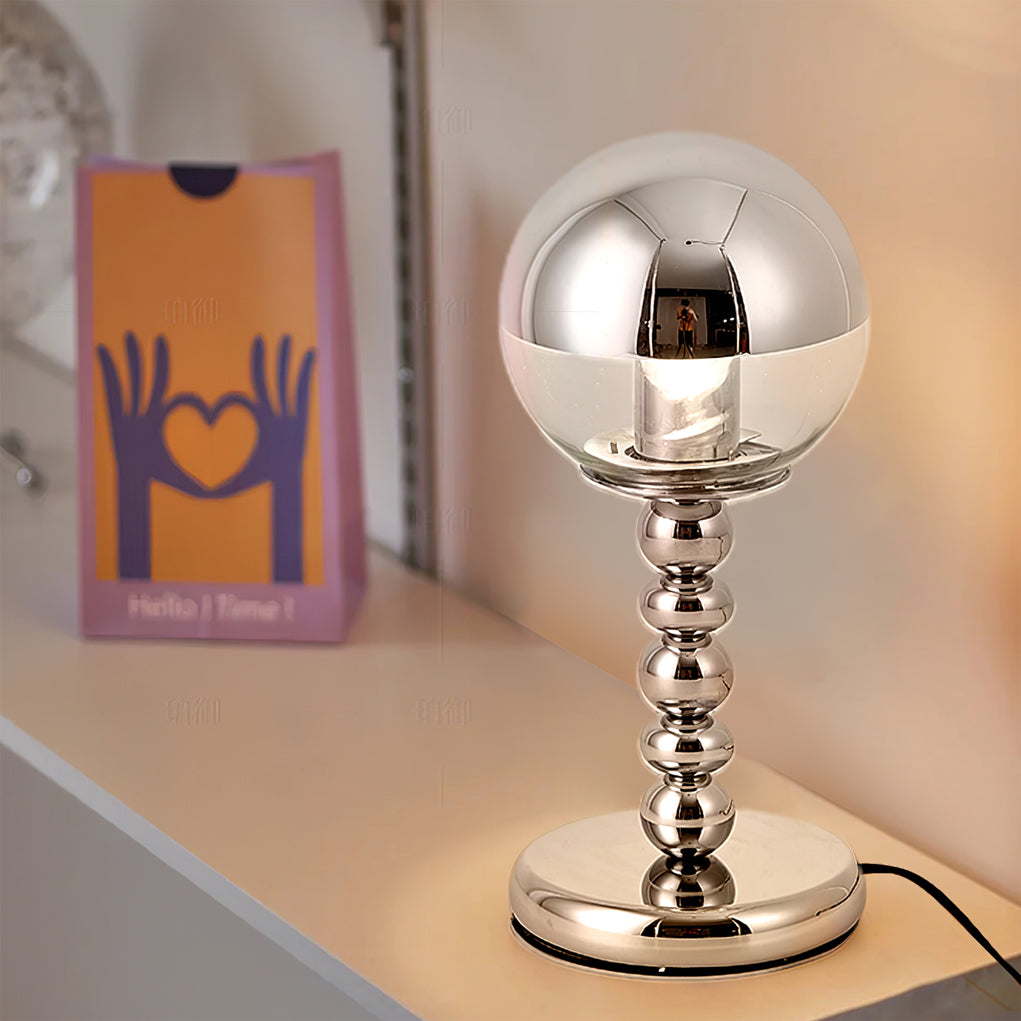 Minimalistisk Chrome Bordlampe med Transparent Glas Skærm