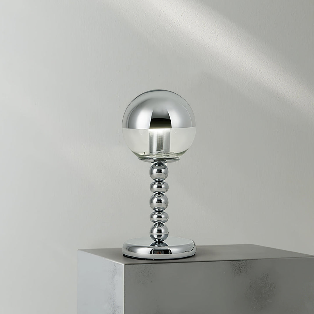 Minimalistisk Chrome Bordlampe med Transparent Glas Skærm