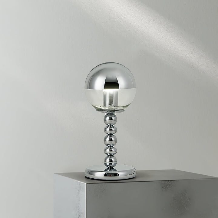 Minimalistisk Chrome Bordlampe med Transparent Glas Skærm