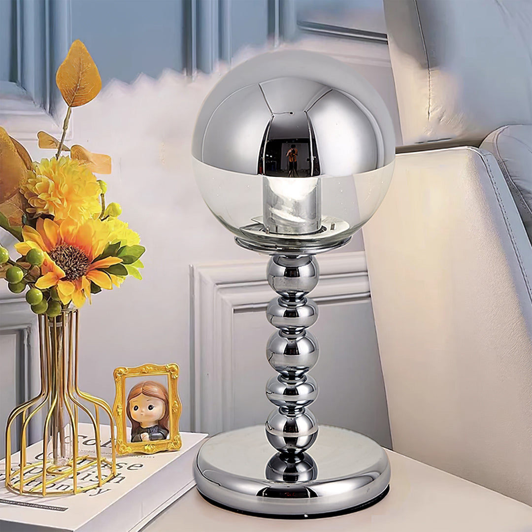 Minimalistisk Chrome Bordlampe med Transparent Glas Skærm