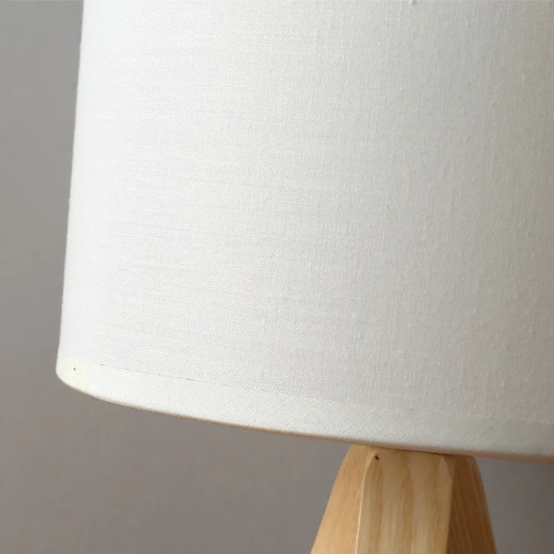 Moderne Træbordlampe med Blød Belysning