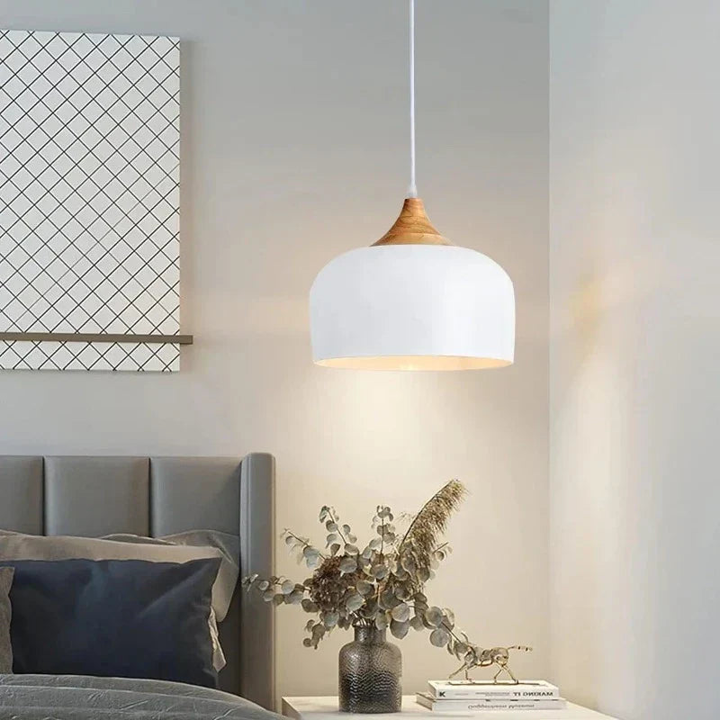 Blomstformet Pendellampe i Metal og Glas med Blødt Lys