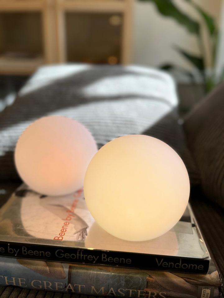 Trådløs LED Bordlampe med 16 Farver - Genopladelig og Vandtæt