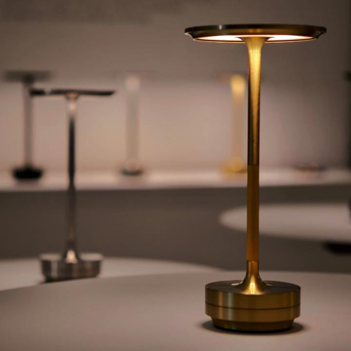 Genopladelig Trådløs Bordlampe med Dæmpbare Berøringskontroller og Justerbar Lysstyrke