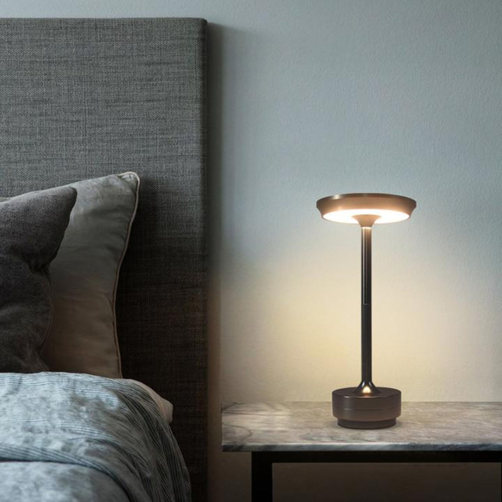 Genopladelig Trådløs Bordlampe med Dæmpbare Berøringskontroller og Justerbar Lysstyrke
