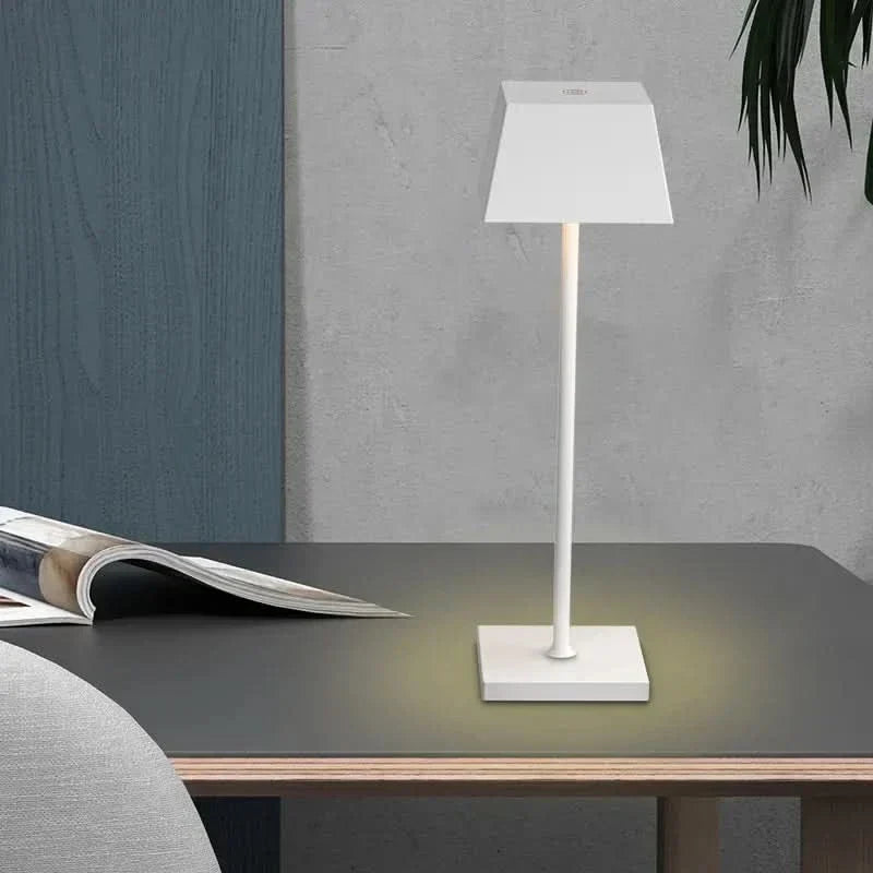 Genopladelig Touch Lampe med Justerbar Farvetemperatur