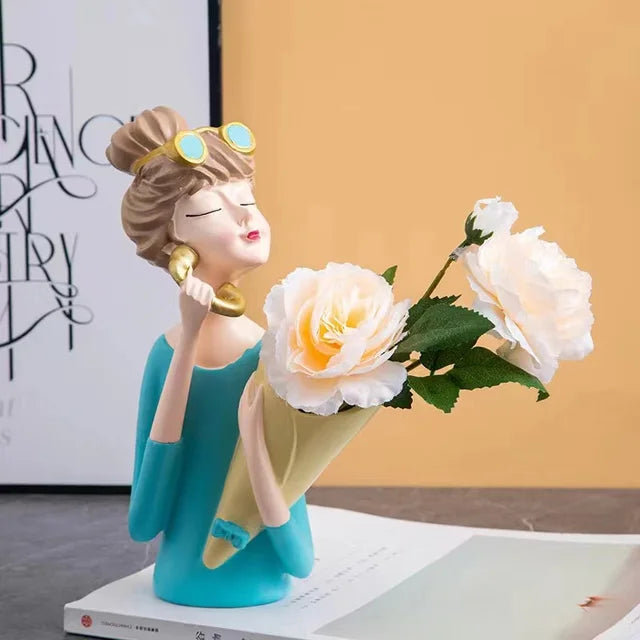Elegant Pige Vase i Harpiks med Blomsterdesign