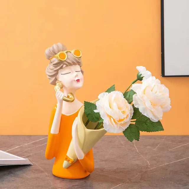 Elegant Pige Vase i Harpiks med Blomsterdesign