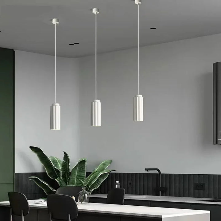 Stilfuld LED Pendellampe i Skandinavisk Design med Justerbar Højde