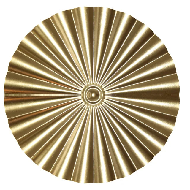 Rundt Metal Vægophæng i Guld med Nordisk Design