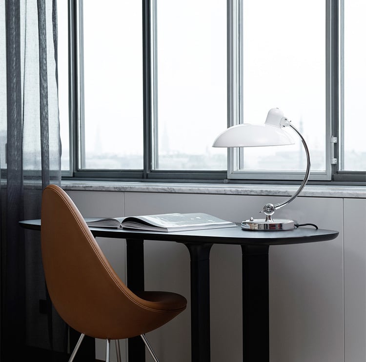 Bauhaus Metal Bordlampe i Minimalistisk Design