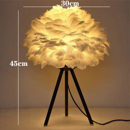 Elegant Fjer Bordlampe med Guld Accenter