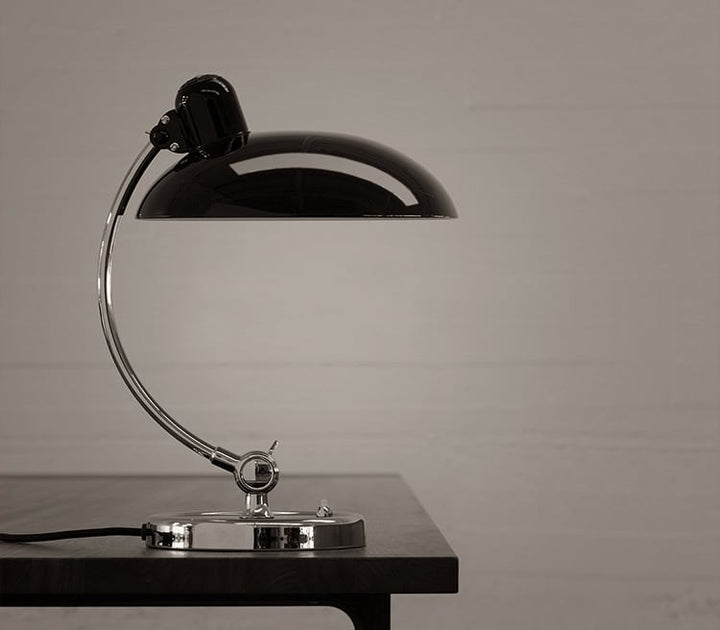 Bauhaus Metal Bordlampe i Minimalistisk Design