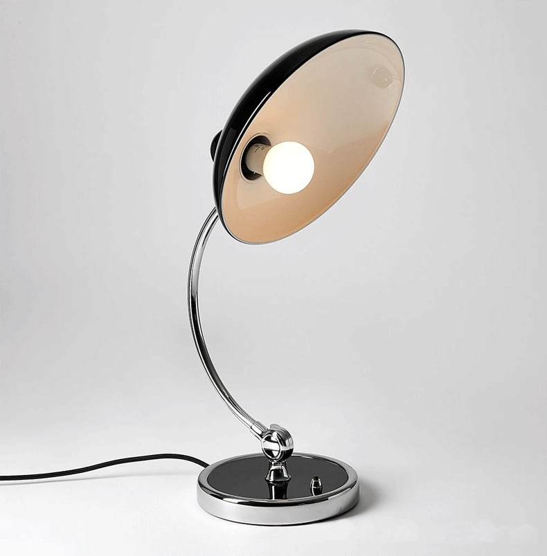 Bauhaus Metal Bordlampe i Minimalistisk Design