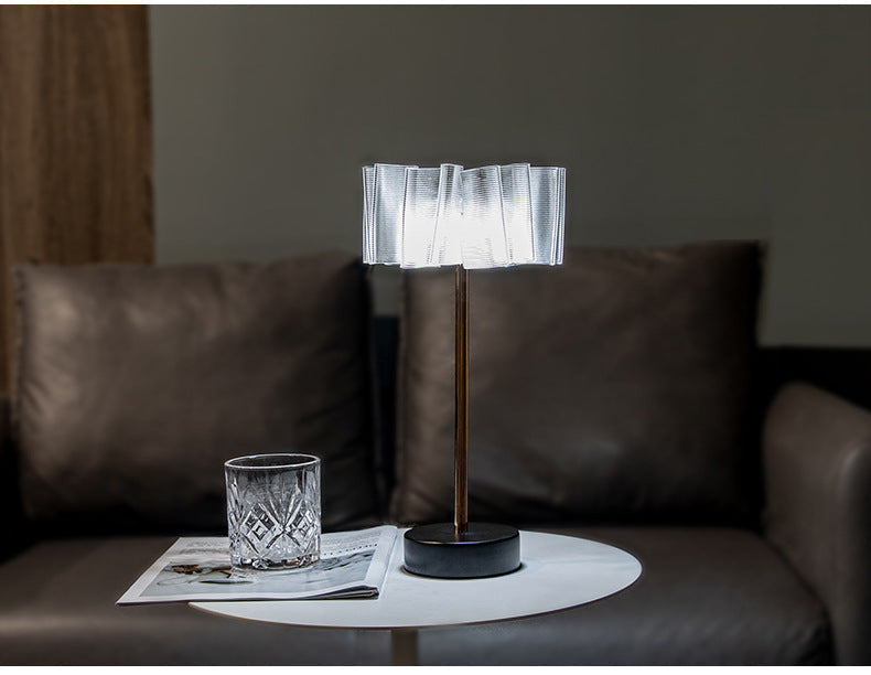 Genopladelig Plisseret Aluminium Bordlampe med Varm LED Belysning
