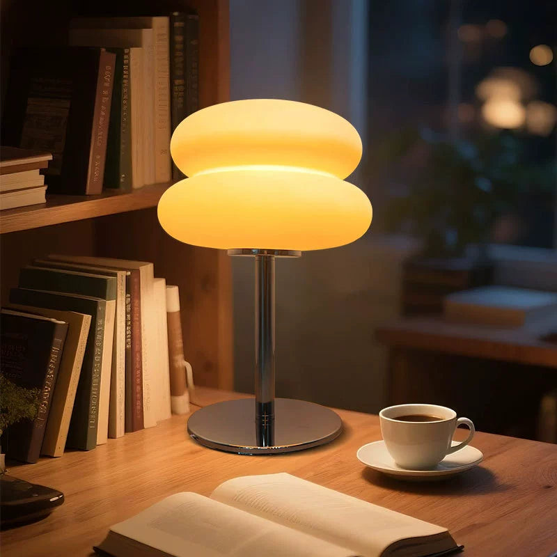 Vintage Mini Bordlampe i Æg Tart Design - Bauhaus Stil