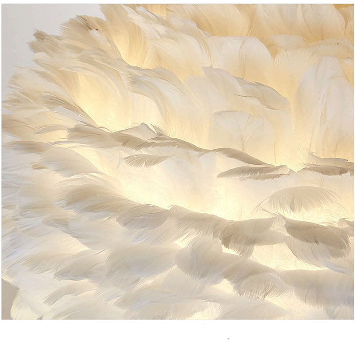 Elegant Fjer Bordlampe med Guld Accenter