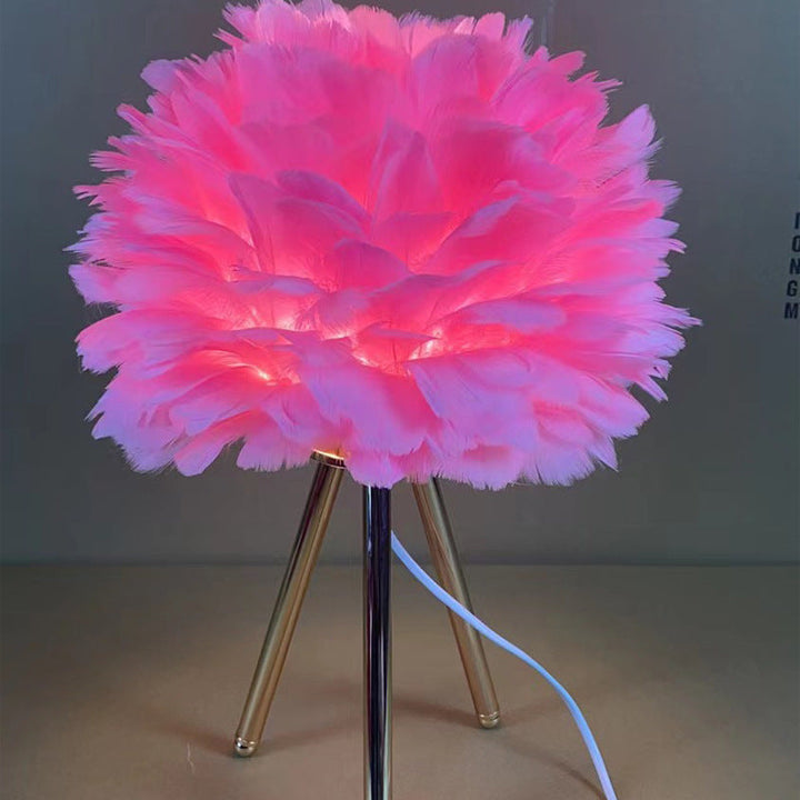 Elegant Fjer Bordlampe med Guld Accenter