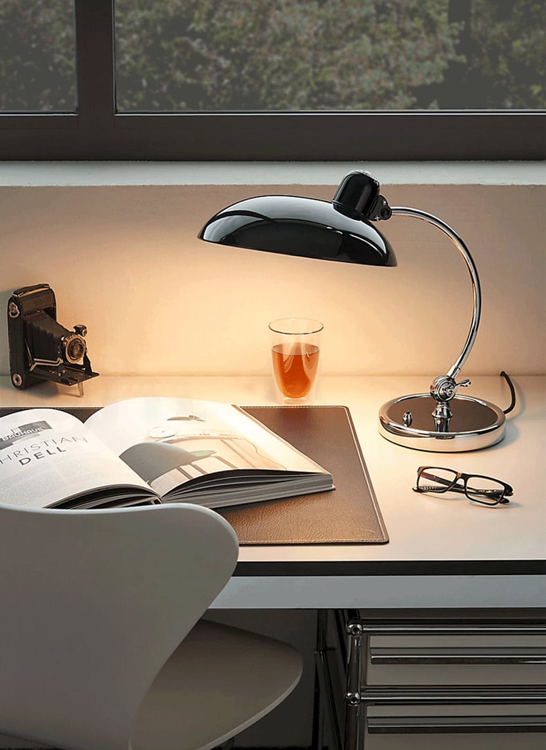 Bauhaus Metal Bordlampe i Minimalistisk Design