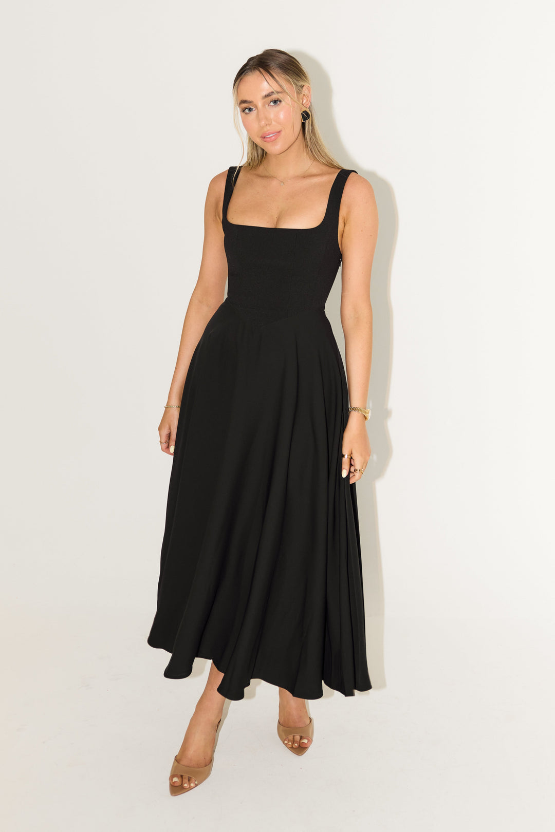 Angela™ | Tidløs Flowy Midi Kjole