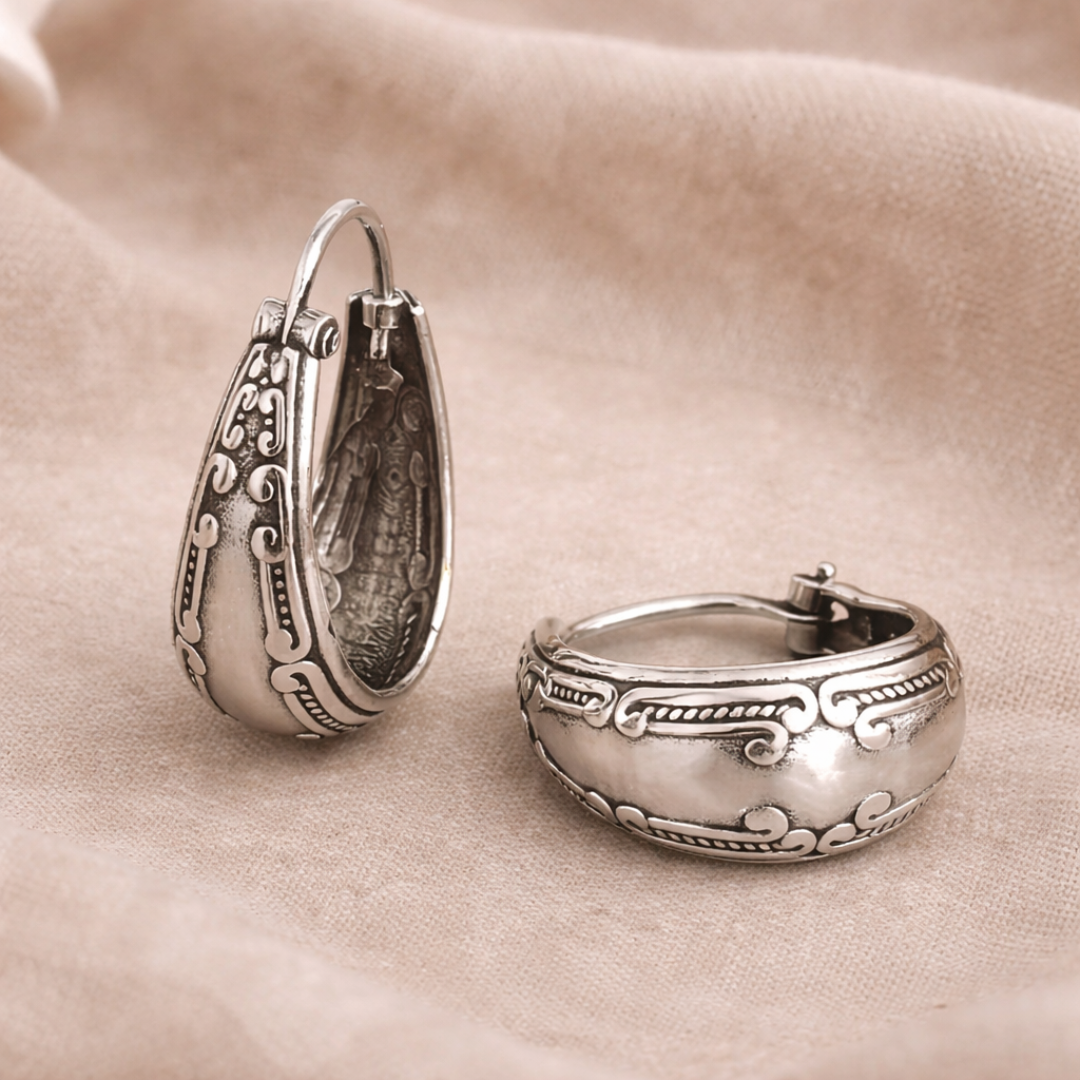 Sølv Øreringe med Antik Ornament – Tidløs Elegance