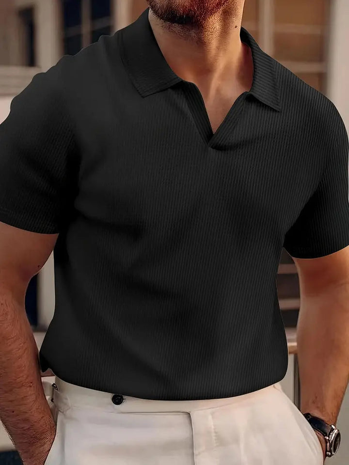 Poloshirt til mænd med V-udskæring og vaffelstrik