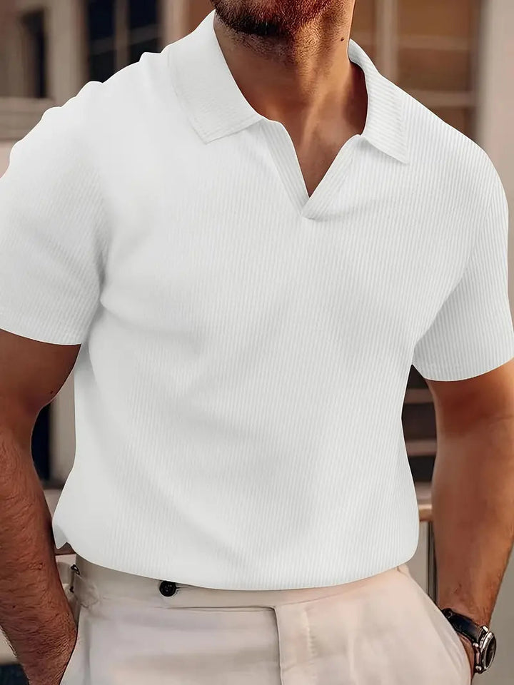 Poloshirt til mænd med V-udskæring og vaffelstrik