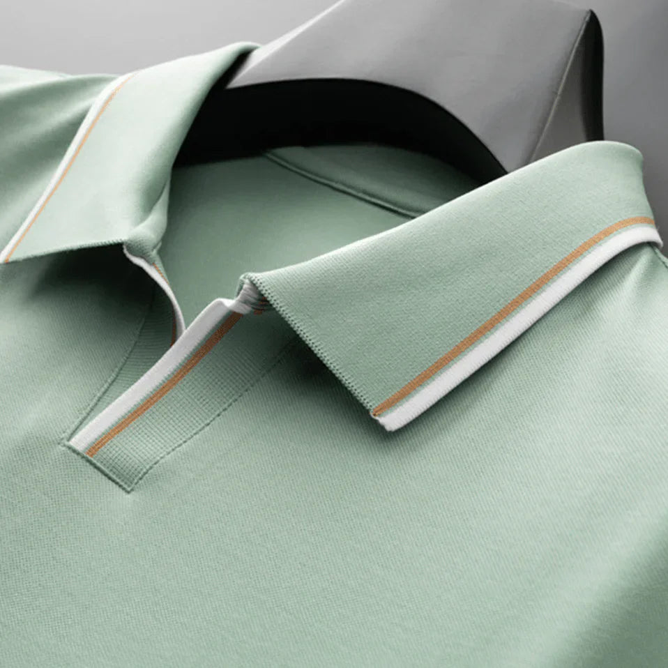 Poloshirt med kontrastkrave og stribedetaljer