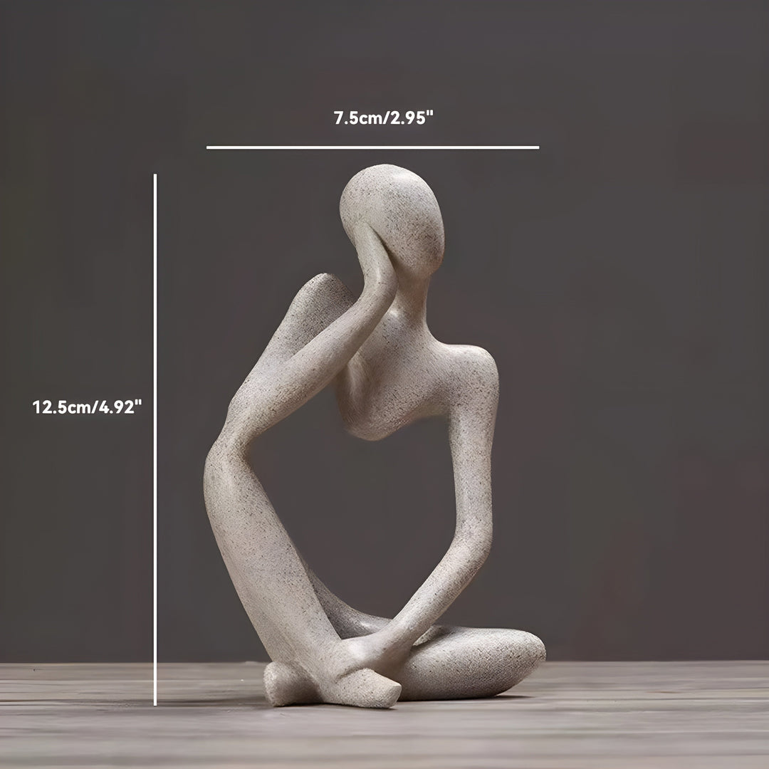 Sandfarvet Abstrakt Yoga Skulptur i Skandinavisk Design