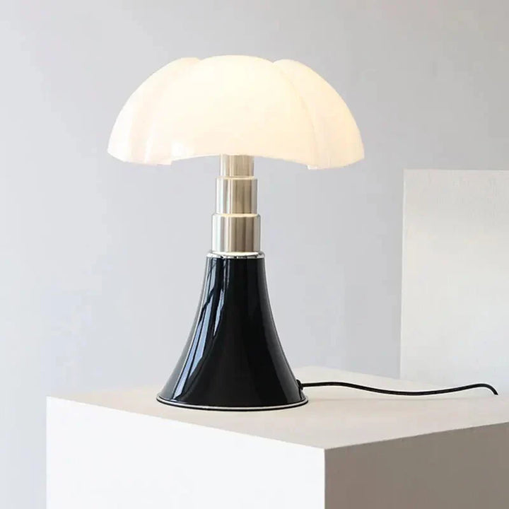 Justerbar Bordlampe i Poleret Stål med LED Lys