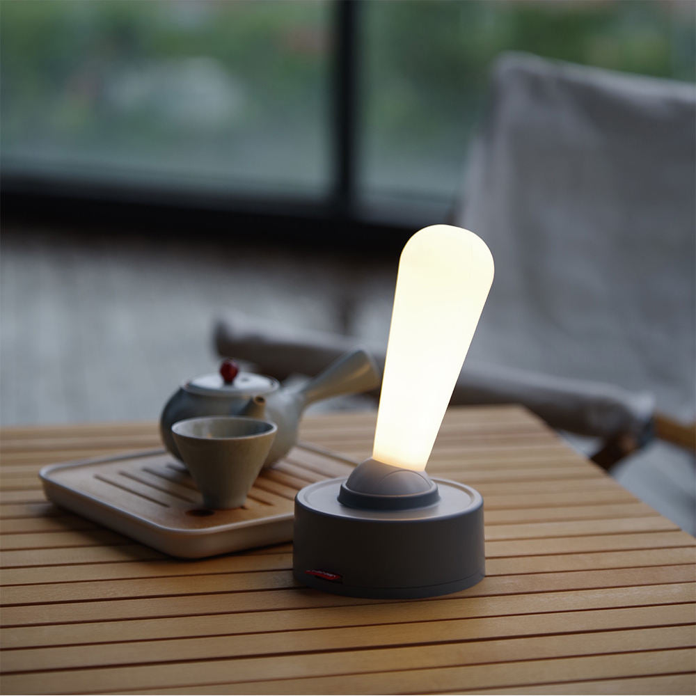 Genopladelig LED Bordlampe med Justerbar Lysstyrke