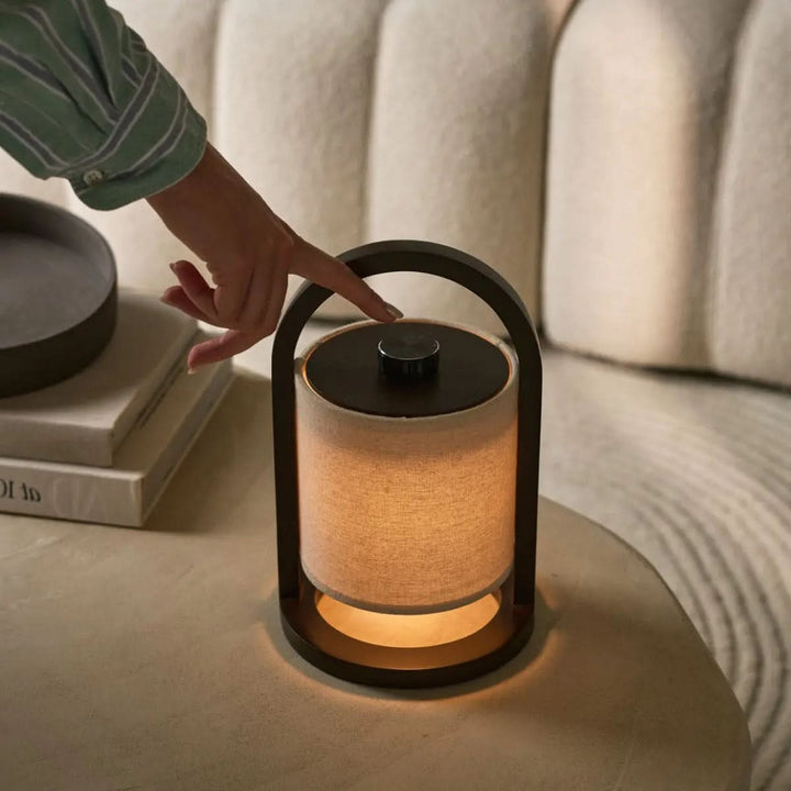Trådløs Bordlampe i Naturligt Gummitræ med Touch Kontrol