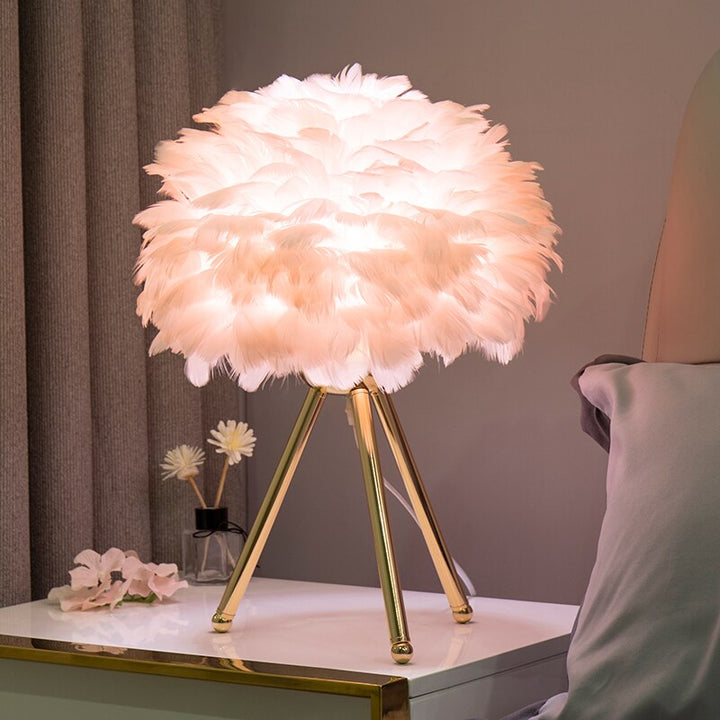 Elegant Bordlampe med Struds Fjer til Natbord