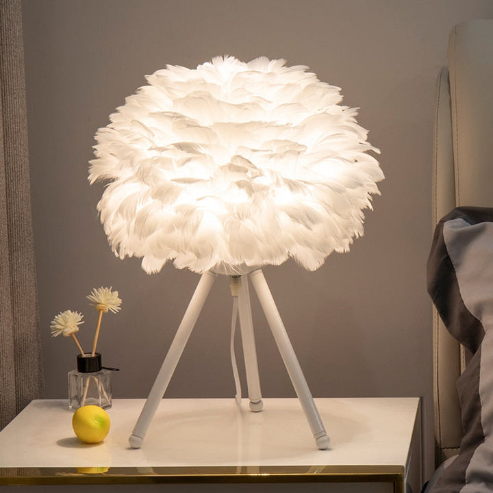 Elegant Bordlampe med Struds Fjer til Natbord