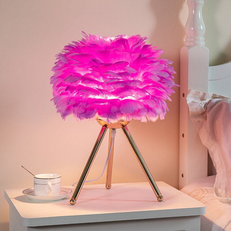 Elegant Bordlampe med Struds Fjer til Natbord