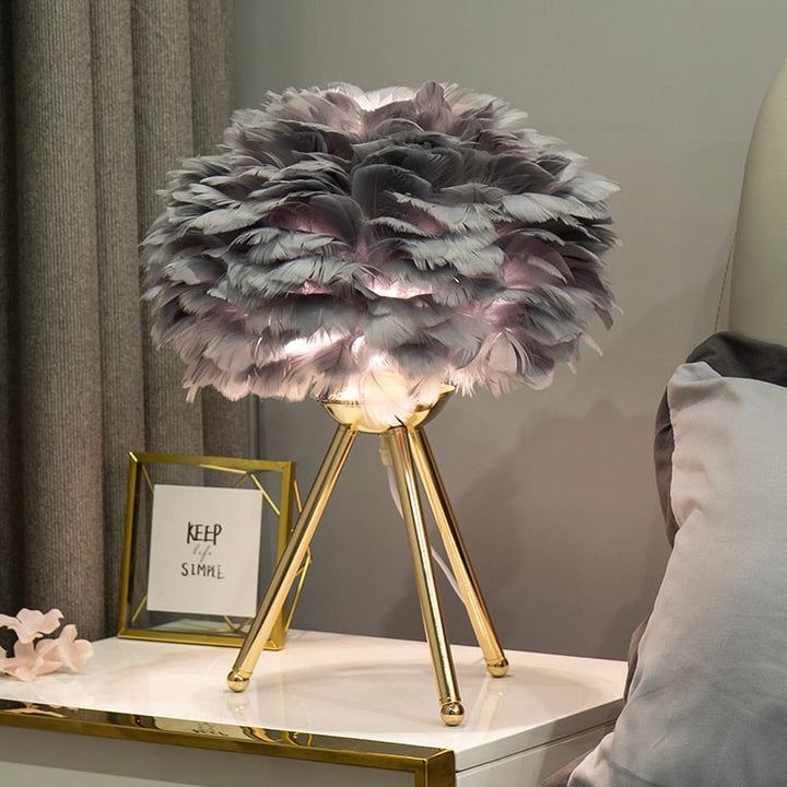 Elegant Bordlampe med Struds Fjer til Natbord