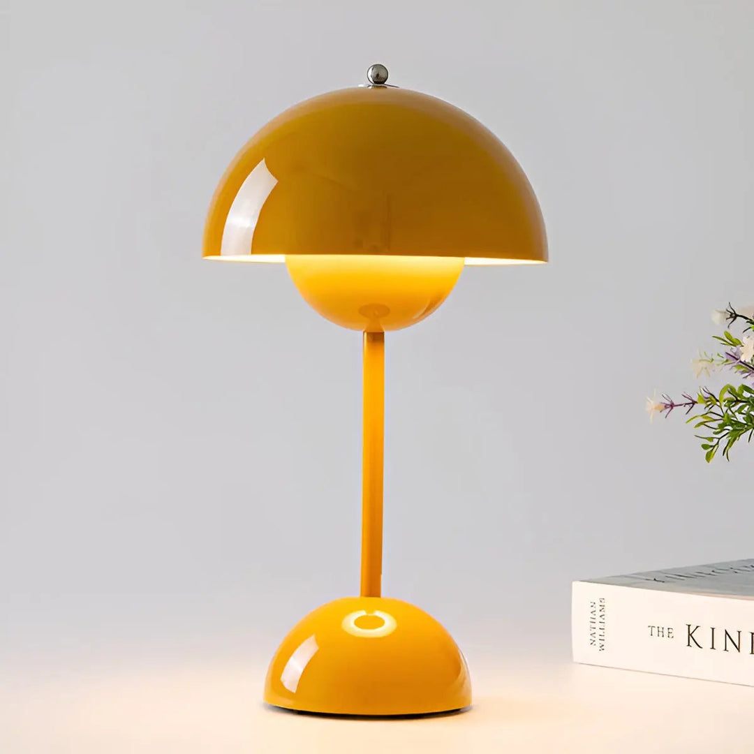 Moderne Bordlampe i Rustfrit Stål med Justerbar Lysstyrke