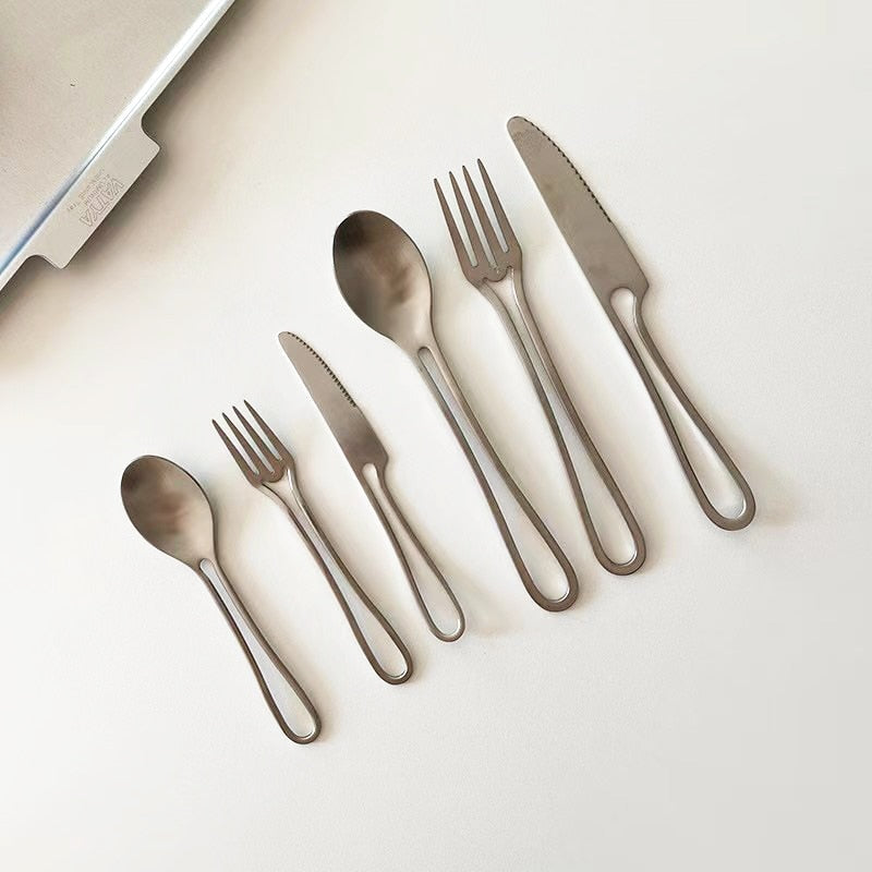 Elegant 3-delt Bestik Sæt i Rustfrit Stål med Outline Design