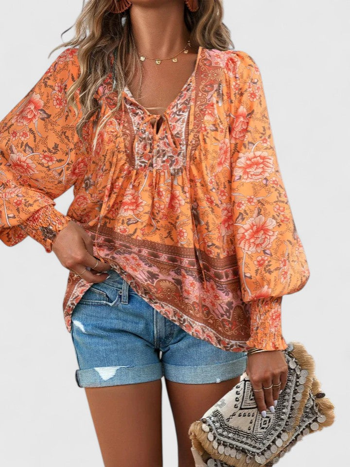 Sienna | Kvinders Boho Bluse med Blomsterprint, V-Udskæring og Puffærmer