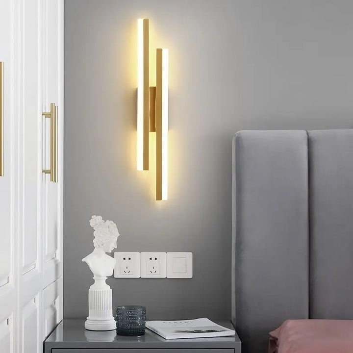 Moderne Sort og Guld LED Væglampe med Justerbar Akrylskærm