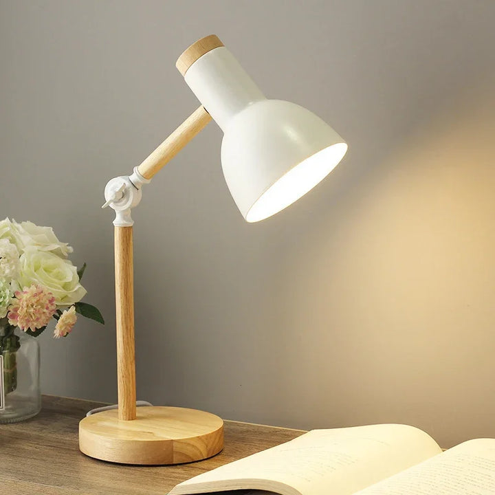 Justerbar Træbordlampe med Blank Aluminiumskærm i Flere Farver
