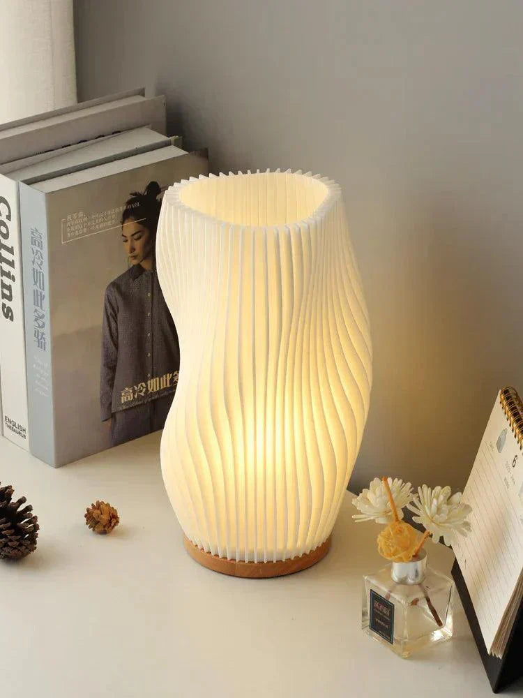 Plisseret Skrivebordslampe i Fransk Creme