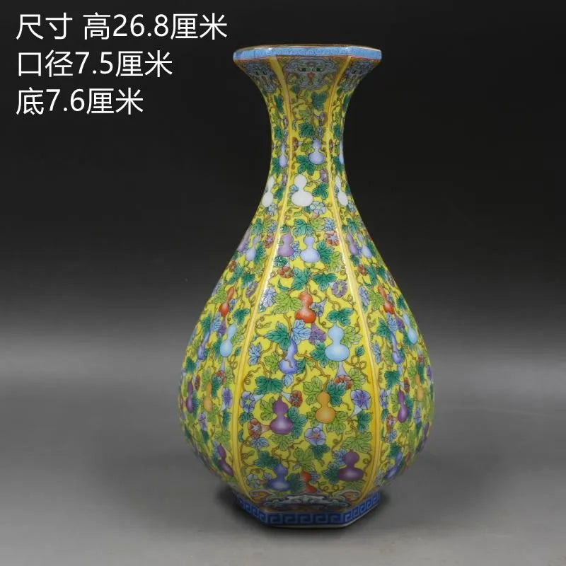 Elegant Kinesisk Porcelæns Blomster Vase i Mellem Størrelse