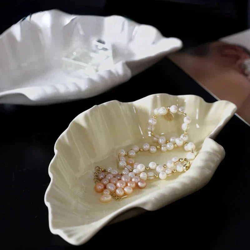 Elegant Keramikskål med Skaldesign til Smykker og Dekoration